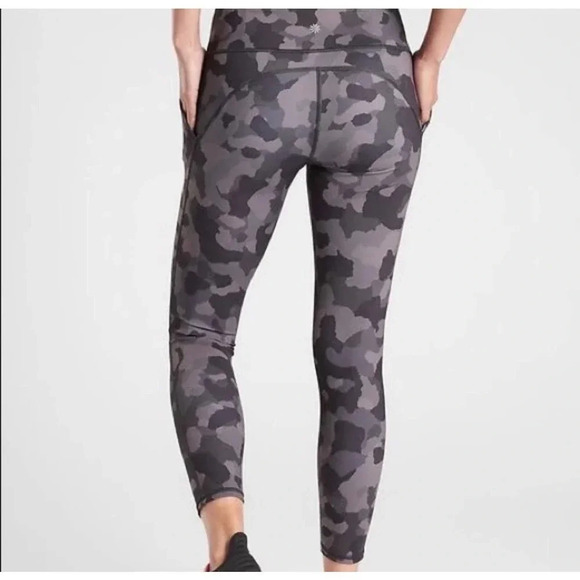 ATHLETA NWT Lighting Camo 7/8 Tight Leggings Size XS - Picture 1 of 9